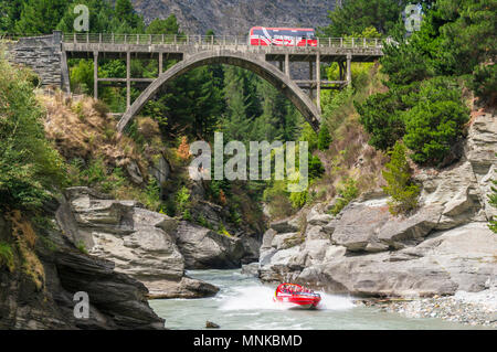 Tourné sur le pont Jet'Bus Queenstown Nouvelle Zelande Nouvelle-Zélande Île du Sud sur la Shotover jet boating shotover river près de Queenstown Nouvelle Zelande Banque D'Images