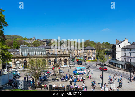 Vue sur le croissant vers Buxton les bains et l'Hôtel Palace, Buxton, Derbyshire, Angleterre, RU Banque D'Images