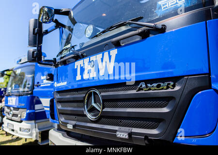 Hambourg / Allemagne - Mai 6, 2018 : service d'urgence technique allemande signe sur un camion. Technisches Hilfswerk signifie service d'urgence technique. Banque D'Images