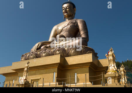 Dordenma grand bouddha géant, une statue Bouddha Shakyamuni doré d'or dans les montagnes de Thimphu, Bhoutan Banque D'Images