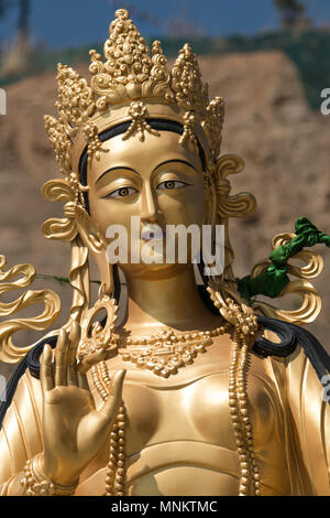 Dordenma grand bouddha géant, une statue Bouddha Shakyamuni doré d'or dans les montagnes de Thimphu, Bhoutan Banque D'Images