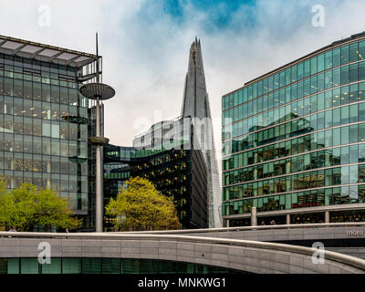 Vue depuis l'écope amphithéâtre en plein air. Southwark, sur la rive sud de la Tamise. Avec le fragment dans l'arrière-plan. Londres, Royaume-Uni. Banque D'Images