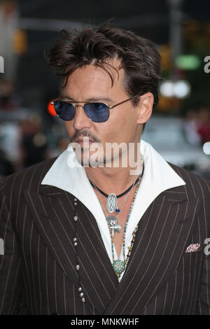 Johnny Depp arrive pour le 'Late Show with David Letterman' au Ed Sullivan Theater Le 25 juin 2013 à New York. Banque D'Images