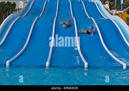 Slide and Splash Water Park à Lagoa, Algarve, Portugal Banque D'Images