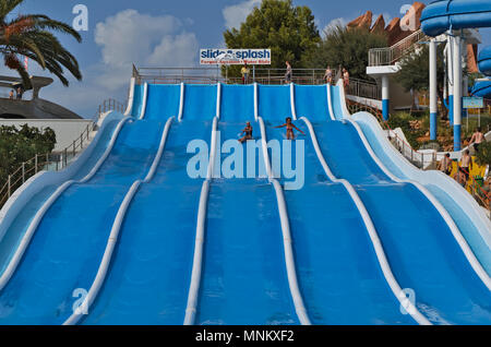 Slide and Splash Water Park à Lagoa, Algarve, Portugal Banque D'Images