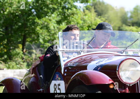 PESARO COLLE SAN BARTOLO , ITALIE - MAI 17 - 2018 : Alfa Romeo 6C 1500 GS 'TESTA FISSA' 1933 sur une vieille voiture de course en rallye Mille Miglia 2018 la célèbre Banque D'Images