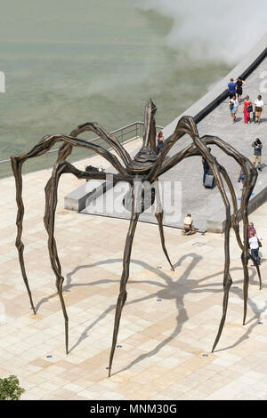 Maman, l'Araignée géante sculpture de Louise Bourgeois, à l'extérieur du Musée Guggenheim, Bilbao, Biscaye, Pays Basque, Espagne, Banque D'Images