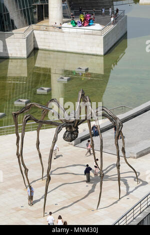 Maman, l'Araignée géante sculpture de Louise Bourgeois, à l'extérieur du Musée Guggenheim, Bilbao, Biscaye, Pays Basque, Espagne, Banque D'Images