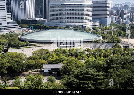 Vue depuis le château d'Osaka au Japon Banque D'Images