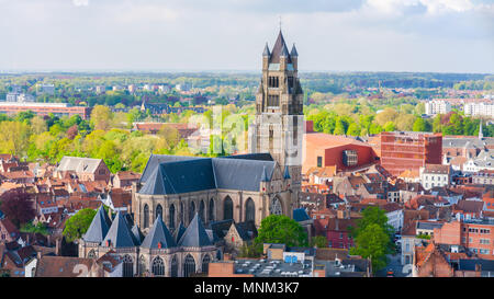 BRUGES, BELGIQUE - 23 avril 2018 : l'avis de la cathédrale Saint Salvator à Bruges, Belgique. Banque D'Images