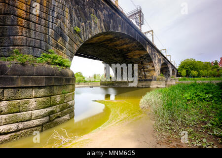 Pont ferroviaire sur la rivière Ribble à Preston Banque D'Images