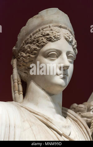 Berlin. L'Allemagne. Statue de portrait divinisé impératrice romaine Livie, 42 à 54 après J.-C., Altes Museum. Du Théâtre de Falerii, Italie. (Livie Banque D'Images