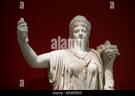 Berlin. L'Allemagne. Statue de portrait divinisé impératrice romaine Livie, 42 à 54 après J.-C., Altes Museum. Du Théâtre de Falerii, Italie. (Livie Banque D'Images