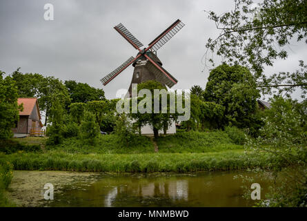 17 mai 2018, l'Allemagne, Hambourg : Moulin 'Johanna' dans le quartier de Hambourg Wilhelmsburg. Le Lundi de Pentecôte, de nombreux moulins d'attirer des visiteurs et des passionnés depuis 1993. Photo : Axel Heimken/dpa Banque D'Images