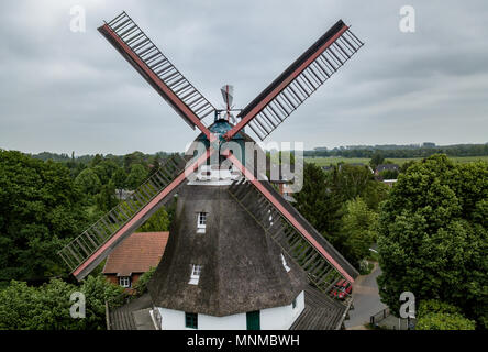 17 mai 2018, l'Allemagne, Hambourg : Moulin 'Johanna' dans le quartier de Hambourg Wilhelmsburg. Le Lundi de Pentecôte, de nombreux moulins d'attirer des visiteurs et des passionnés depuis 1993. Photo : Axel Heimken/dpa Banque D'Images