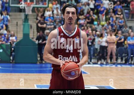 Frankfurt, Deutschland. 15 mai, 2018. Francfort, Allemagne Le 15 mai 2018 : 1.BBL - PO - Sp.4 - 17/18 - Fraport Skyliners Vs. Bayern Munich Nihad Djedovic (FC Bayern Munich), Action/seule Image/avec Ball/| dans le monde l'utilisation de crédit : afp/Alamy Live News Banque D'Images