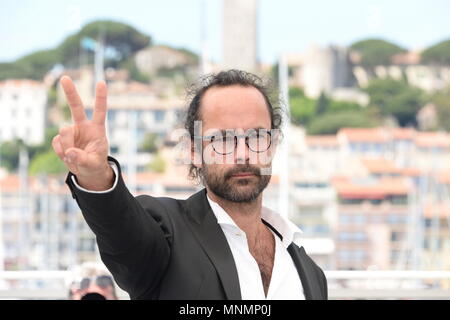 Cannes, France. 18 mai, 2018. CANNES, FRANCE - 18 MAI : agriculteurs français et de l'immigration Cedric militant Herrou assiste à la photocall pour le film 'libre' au cours de la 71e assemblée annuelle du Festival du Film de Cannes au Palais des Festivals le 18 mai 2018 à Cannes, France. Credit : Frederick Injimbert/ZUMA/Alamy Fil Live News Banque D'Images