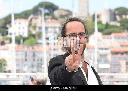 Cannes, France. 18 mai, 2018. CANNES, FRANCE - 18 MAI : agriculteurs français et de l'immigration Cedric militant Herrou assiste à la photocall pour le film 'libre' au cours de la 71e assemblée annuelle du Festival du Film de Cannes au Palais des Festivals le 18 mai 2018 à Cannes, France. Credit : Frederick Injimbert/ZUMA/Alamy Fil Live News Banque D'Images