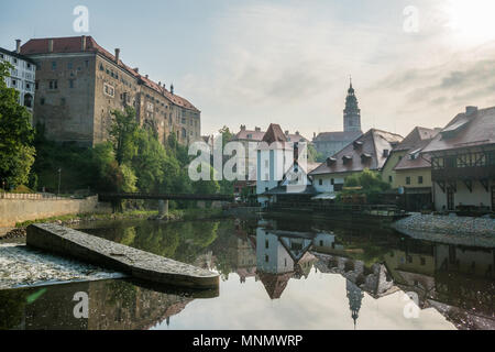 Cesky Krumlov sur la rivière Vltava avec son château, République tchèque Republc Banque D'Images