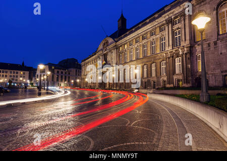 Belgique, Wallonie, Liège, Palais du Prince évêques et city street Banque D'Images