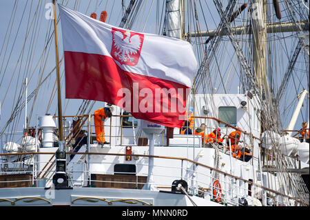 Dar Mlodziezy (don de la jeunesse), trois-mâts carré polonais voilier de Gdynia Maritime University, pendant la préparation à l'indépendance pour faire de la Voile Banque D'Images