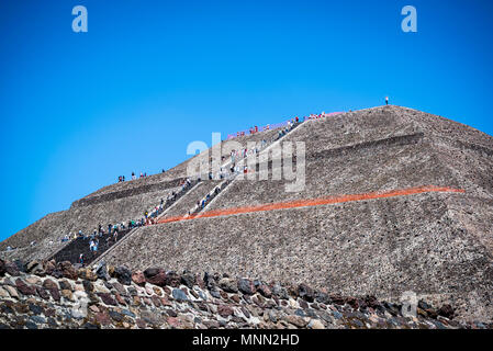 Pyramide du soleil, Teotihuacan, l'ancienne ville pré-colombienne et un complexe archéologique au nord-est de la ville de Mexico, Mexique Banque D'Images