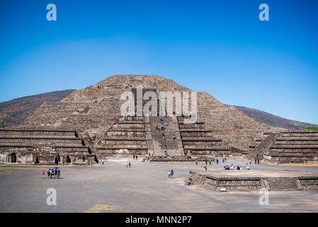 Pyramide de la Lune. Teotihuacan, l'ancienne ville pré-colombienne et un complexe archéologique au nord-est de la ville de Mexico, Mexique Banque D'Images