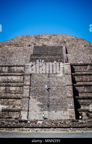 Pyramide de la Lune. Teotihuacan, l'ancienne ville pré-colombienne et un complexe archéologique au nord-est de la ville de Mexico, Mexique Banque D'Images