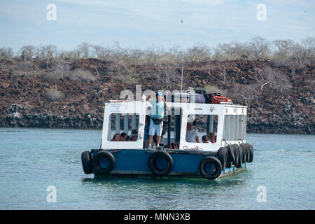 Ferry qui relie Baltra et Santa Cruz îles dans les îles Galapagos, en Équateur. Banque D'Images