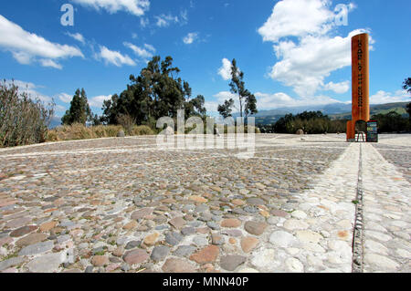 Ligne de l'équateur, monument marque le point par lequel passe l'équateur, Cayambe, Equateur, Amérique du Sud Banque D'Images