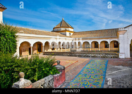 Patio Principal de La Casa de Pilatos, Séville en Espagne. Le bâtiment est un palais précieux dans un style Espagnol mudéjar. Banque D'Images