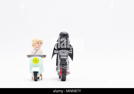 Mini figure de Dark Vador à Luke Skywalker. Figurines Lego sont fabriqués  par le groupe Lego Photo Stock - Alamy
