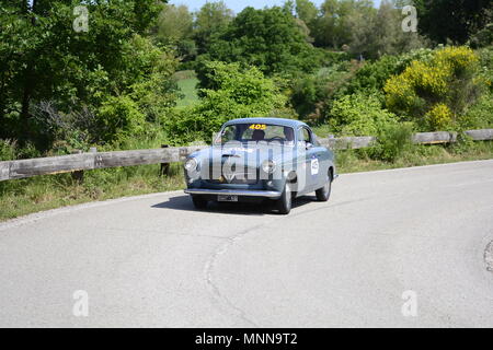 PESARO COLLE SAN BARTOLO , ITALIE - 17 MAI 2018 - Mille Miglia 2018 : la célèbre italia Banque D'Images