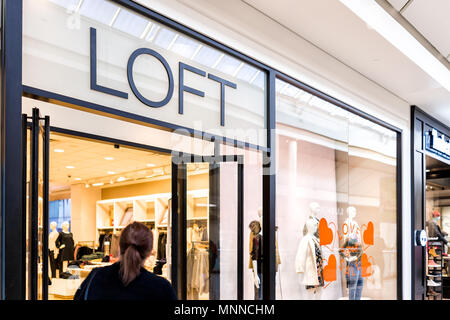 Tysons, USA - Le 26 janvier 2018 : Loft Store Se connecter boutique entrée dans Tyson's Corner Mall à Fairfax, Virginie par Mclean Banque D'Images