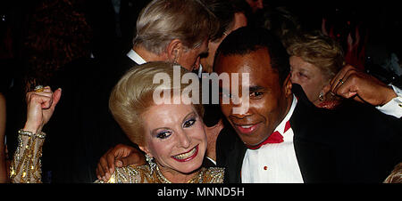 Washington, DC., USA, 16 mai 1987, Sugar Ray Leonard et Diane Comess Kay à l'American Cancer Ball Gala levée de fonds. Banque D'Images