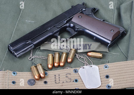 Gouvernement Colt M1911 avec l'uniforme de l'armée US texture background Banque D'Images