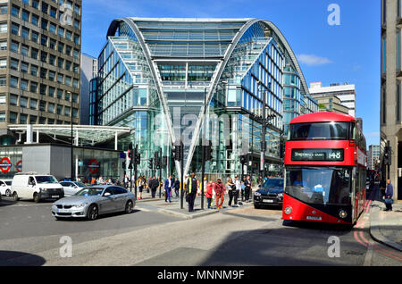 Le Cardinal Place shopping centre et red London bus, Palace Street, Westminster, London, England, UK. Banque D'Images