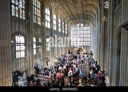 Une vue générale, les clients arrivant à la Chapelle St George du château de Windsor pour le mariage du prince Harry et Meghan Markle. Banque D'Images