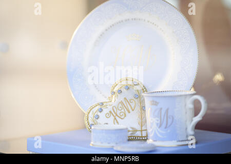 Londres, Royaume-Uni. 18 mai, 2018. Le Prince Harry de merchandising et Meghan Markle au Buckingham Store le jour avant le mariage du prince Harry et Meghan Markle le 18 mai 2018 à Londres, Royaume-Uni Crédit : Jack Abuin/ZUMA/Alamy Fil Live News Banque D'Images