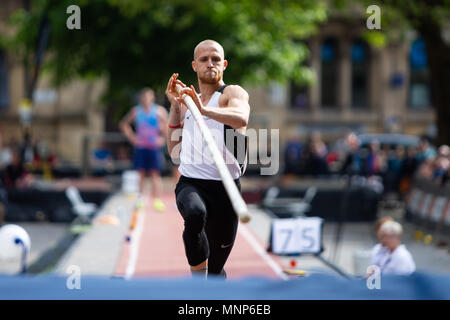 Deansgate, Manchester, Royaume-Uni. 18 mai, 2018. L'Arcadis Grand CityGames, Manchester ; Matteo Cristoforo Capello dans le perche mens : Action Crédit Plus Sport/Alamy Live News Banque D'Images