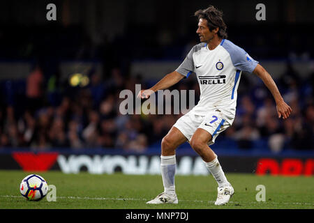 Londres, Royaume-Uni. 18 mai, 2018. Alessandro Bianchi d'Inter pour toujours dans l'action. Légendes de Chelsea Inter v Toujours à Stamford Bridge à Londres. Le match de bienfaisance a été organisé par la Fondation Chelsea et est joué à la mémoire de la légende Ray Wilkins Chelsea qui est décédé plus tôt cette année. Cette image ne peut être utilisé qu'à des fins rédactionnelles. Usage éditorial uniquement, licence requise pour un usage commercial. Aucune utilisation de pari, de jeux ou d'un seul club/ligue/dvd publications. Crédit : Andrew Orchard la photographie de sport/Alamy Live News Banque D'Images