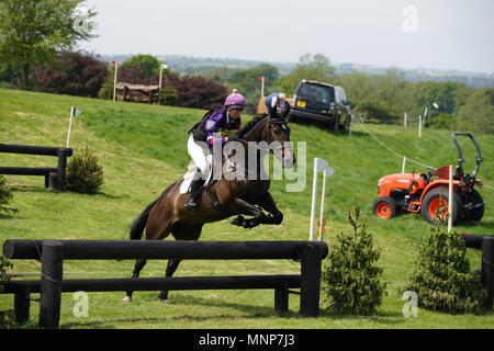 Corby, Angleterre. 18 mai 2018. Les chevaux et les cavaliers participent à la faveur & Fairfax International Horse Trials dans le parc du château de Rockingham, Corby, Angleterre 18 Mai 2018 Crédit : Scott Carruthers/Alamy Live News Banque D'Images