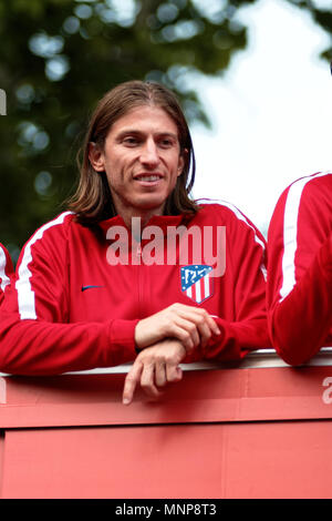 Madrid, Espagne - 18 mai 2018 : Filipe Luis Kasmirski, joueur de l'Atlético de Madrid, célèbre titre de la Ligue Europa à Madrid, Espagne Credit : EnriquePSans/Alamy Live News Banque D'Images