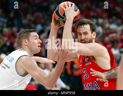 Belgrade. 18 mai, 2018. Le CSKA Moscou Sergio Rodriguez (R) rivalise avec le Real Madrid au cours de réflexion Causeur Fabien 4 finale de l'Euroligue de basket-ball match de demi-finale entre le CSKA Moscou et le Real Madrid à Belgrade, Serbie le 18 mai 2018. Le Real Madrid a gagné 92-83. Credit : Predrag Milosavljevic/Xinhua/Alamy Live News Banque D'Images