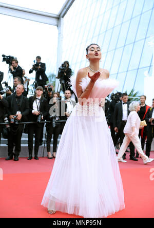 Cannes, France. 18 mai, 2018. Neelam Gill pose sur le tapis rouge lors de la première du film "Le Poirier Sauvage (Ahlat Agaci)' à la 71e Festival International du Film de Cannes à Cannes, France, le 18 mai 2018. Le 71e Festival International du Film de Cannes se déroule ici du 8 mai au 19 mai. Credit : Luo Huanhuan/Xinhua/Alamy Live News Banque D'Images