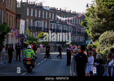 Windsor, Bershire, UK. 19 mai, 2018. La route étroite de la police de la procession de mariage du prince Harry et Meghan Markle. Crédit : Michael Candelori/ZUMA/Alamy Fil Live News Banque D'Images