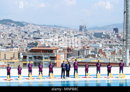 Piscines de Montjuic, Barcelone, Espagne 19 mai 2018. Kit FC Barcelone pour la saison 2018-2019 Lancement ; nouveau kit du FC Barcelone Josep Maria Bartomeu présenté par le président du FC Barcelone, et Ada Colau principaux de Barcelone : Action Crédit Plus Sport Images/Alamy Live News Crédit : Action Plus de Sports/Alamy Live News Banque D'Images