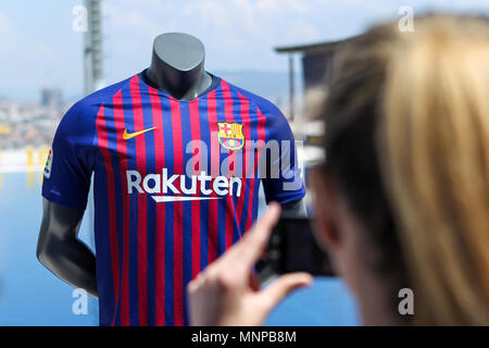 Piscines de Montjuic, Barcelone, Espagne 19 mai 2018. Kit FC Barcelone pour la saison 2018-2019 Lancement ; Nouvelles FC Barcelone shirt pour la saison 2018-2019 : Crédit Plus Sport Action Images/Alamy Live News Crédit : Action Plus de Sports/Alamy Live News Banque D'Images