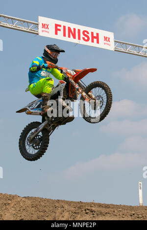 Michelin MX 2018 national motocross, course, sport, course de moto, motos, vélos de brouilleur, vélo de vitesse, compétition, moteur, pilote de moto extrême, transport, cycle d'alimentation, saut, conduite, danger, racer, extérieur, sport automobile rapide, motard, fun, transport tout-terrain, événement dangereux à quai. Motocross par RHL Activities Ltd aux Preston Docks British Championships. Banque D'Images