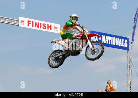 Michelin MX 2018 national motocross, course, sport, course de moto, motos, vélos de brouilleur, vélo de vitesse, compétition, moteur, pilote de moto extrême, transport, cycle d'alimentation, saut, conduite, danger, racer, extérieur, sport automobile rapide, motard, fun, transport tout-terrain, événement dangereux à quai. Motocross par RHL Activities Ltd aux Preston Docks British Championships. Banque D'Images